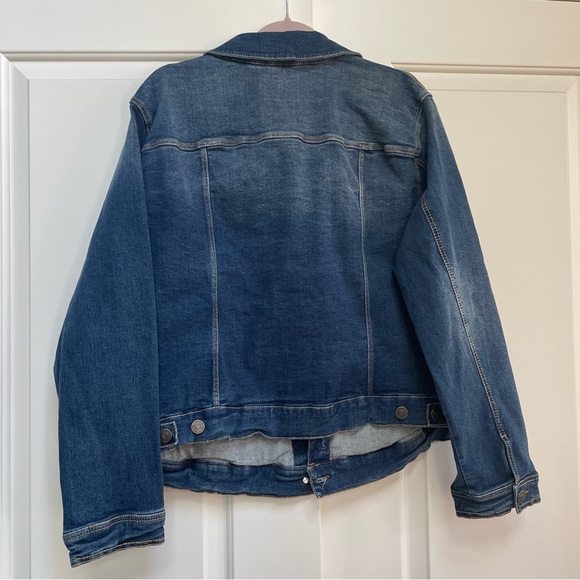NWT Torrid Classic Medium Wash Trucker Pockets Denim Jean Jacket Size 3X - Picture 8 of 14